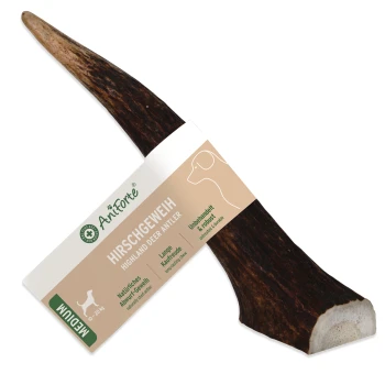 Mittelgroßer Highland-Hirschgeweih-Kauartikel für Hunde, mit einem Etikett mit Produktdetails und einem Foto eines Hirsches.