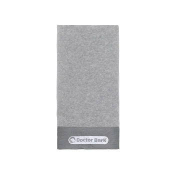 Grau Haustierhandtuch mit einem dunkelgrauen Band, das das Logo "Doctor Bark" am unteren Rand zeigt.