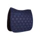 Dunkelmarineblaues, gestepptes Sattelpad mit einem Diamantmuster und kontrastierenden Besätzen, mit einem Riemen zur sicheren Befestigung.