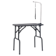 Faltbarer Haustierpflege-Tisch mit einer schwarzen Oberfläche und einem Metallarm mit einer Leinenbefestigung zur Sicherung von Haustieren während der Pflege.