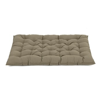 Eine Nahaufnahme eines Hundebetts in einem gedämpften olivgrünen Farbton, mit dem Logo "Doctor Bark" auf einem weißen Etikett.