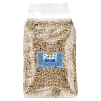 Un sac en plastique transparent rempli de graines pour oiseaux, étiqueté "MultiFit FETTFUTTER" avec un poids de 10kg, présentant un mélange de grains.
