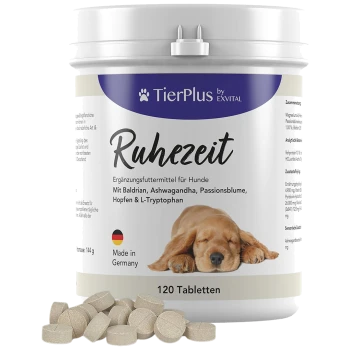 Ein Behälter mit TierPlus Ruhezeit Hundefutterergänzung mit einem schlafenden Welpen auf dem Etikett, enthält 120 Tabletten und ist in Deutschland hergestellt.