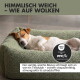 Ein plüschiges grünes Haustierbett mit dem Etikett "HIMMELISCH WEICH – WIE AUF WOLKEN," hergestellt aus atmungsaktivem, strapazierfähigem, ungiftigem Stoff.