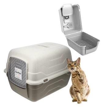 Beige Katzentoilette mit Haube, beschriftet 'Toilette' und 'GarPet', herausnehmbarer Einsatz offen mit Schaufel und Streu, getigerte Katze greift mit der Pfote hoch.