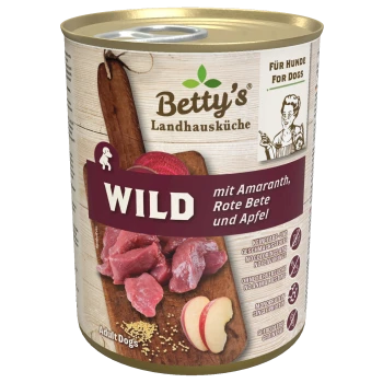 Dosen-Hundefutter "Betty's Landhausküche" mit Wildfleisch, Amaranth, Rote Beete und Apfel. Etiketten: "Erwachsene Hunde," "Keine Zusatzstoffe," "Einzelprotein."