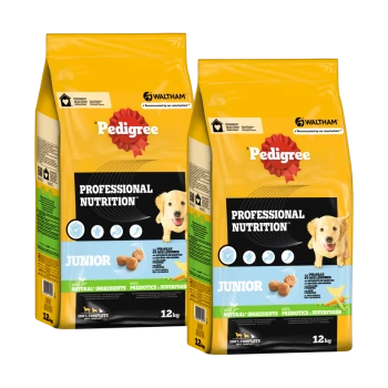 Zwei Säcke Pedigree-Hundefutter, beschriftet mit "Professionelle Ernährung" und "Junior", jeweils 12 kg schwer, mit einem Golden Retriever auf der Vorderseite.