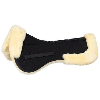 Schwarzes, gestepptes Sattelpad mit einer weichen, cremefarbenen Fleece-Innenausstattung, ausgestattet mit einem Riemen für eine sichere Befestigung.