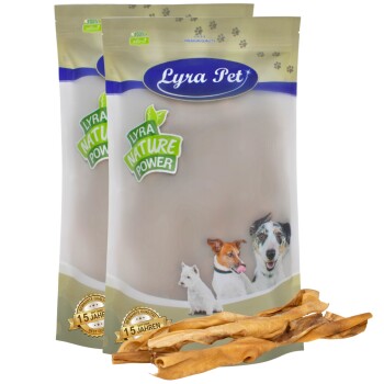 Zwei Tüten Lyra Pet Nature Power Hundeleckerlis mit Bildern eines Hundes und einer Katze auf der Vorderseite, begleitet von natürlichen Kaustangen.