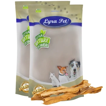 Zwei Tüten Lyra Pet Nature Power Hundeleckerlis mit Bildern eines Hundes und einer Katze auf der Vorderseite, begleitet von natürlichen Kaustangen.