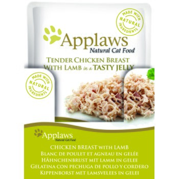 Verpackung von Applaws Naturkatzenfutter mit zartem Hühnerbrustfilet mit Lamm in Gelee, mit mehrsprachigem Text und einem Siegel für natürliche Zutaten.