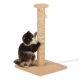 Eine flauschige schwarz-weiße Katze kratzt verspielt an einem hohen Kratzbaum aus Naturfasern mit einer runden Spitze und einem stabilen Fuß.