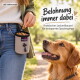 Nahaufnahme des Stoffes eines Hundebettes mit einem schwarzen Riemen und einem verstellbaren Toggle, mit dem Logo "tierlando" und dem Text "Hundebetten und mehr..."