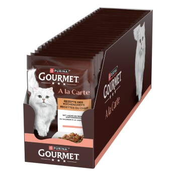 Verkaufsdisplay von Purina Gourmet „A la Carte“ Katzenfutter‑Beuteln mit Bild einer weißen Katze und sichtbarem Produktnamen