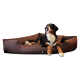 Berner Sennenhund liegt auf einem großen braunen gepolsterten Haustierbett mit erhöhten Seiten.