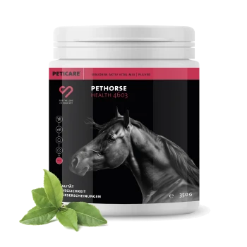 Behälter von Petcare Pethorse Health 4603, ein Vitalitätsmix-Pulver für ältere Pferde, mit dem Profil eines Pferdes und grünen Blättern.