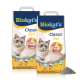 Zwei Taschen von Biokat's Classic 3in1 Katzenstreu mit einer Katze auf der Vorderseite, mit Angaben zur Hygieneformel und schneller Geruchsbindung.