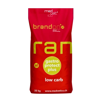 Rote Tüte Pferdefutter mit der Aufschrift "brandon xl ran" und "gastro protect plus" sowie "low carb" deutlich sichtbar, 25 kg.