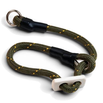 Olivgrünes geflochtenes Seil-Schlupfhalsband für Hunde mit gelben Sprenkeln, weißem Kunststoffstopper, Metallringen und schwarzen Schrumpfschlauchenden