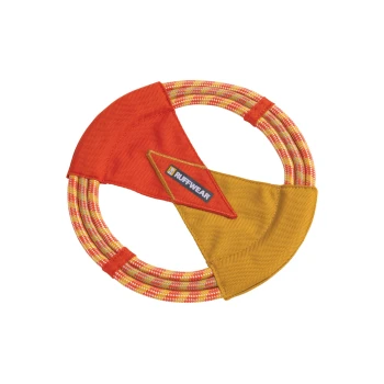 Pacific Ring™ Spielzeug rot Ein farbenfrohes Hundespielzeug mit einem kreisförmigen Design aus roten und gelben Stoffabschnitten und einem geflochtenen Seil, beschriftet mit "RUFFWEAR."