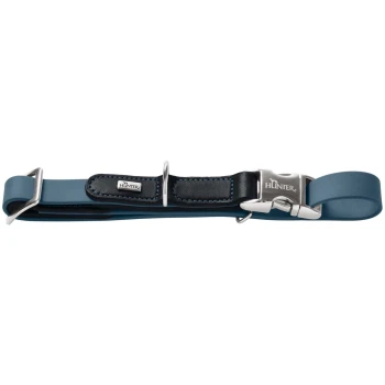 Blaues Hundehalsband mit schwarzem Lederbesatz, silberner Schnalle mit 'HUNTER'-Gravur und silbernen D-Ringen.