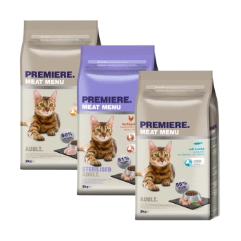 Drei 2 kg Beutel "Premiere Meat Menu" Katzenfutter, mit einer getigerten Katze. Varianten: "Erwachsene", "Sterilisierte Erwachsene" und "Erwachsene mit Lachs."