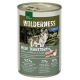 Eine Dose Real Nature Wilderness Haustierfutter für Erwachsene, mit einem Wolf und dem Hinweis "Weites Territorium" mit 95% Fleisch und 5% Gemüse.