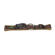 Braunes Hundehalsband mit einer schwarzen Schnalle und einem metallischen D-Ring, mit einem kleinen grünen "HUNTER"-Logoschild.