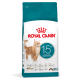 Royal Canin 15+ senior cat food bag with an orange tabby cat, healthy age 7+ advanced complex, key benefits icons.