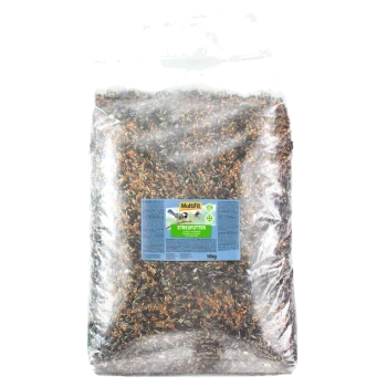 Un sac transparent rempli de graines pour oiseaux, étiqueté "MultiFit Streufutter," pesant 10 kg, présentant un mélange de graines.