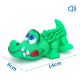 Grünes Cartoon-Alligator-Hundespielzeug, 14 cm lang und 8 cm breit, mit großen blauen Augen und weißen Zähnen.