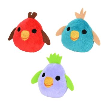Drei bunte Plüschvogelspielzeuge: ein roter Vogel mit braunen Flügeln, ein türkisfarbener Vogel mit beigen Flügeln und ein lila Vogel mit grünen Akzenten.