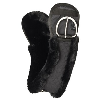 Schwarzer Sattelgurt mit Kunstfellfutter und einer Schnalle aus rostfreiem Stahl, mit einem gesteppten Design und dem Markennamen 'Equinate'.