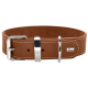 Braunes Lederhalsband für Hunde mit silberner Metallschnalle und D-Ring, mit weißen Nähten und einem kleinen "HUNTER"-Logo-Anhänger.