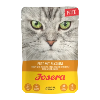 Katzenfutterbeutel mit einer Nahaufnahme des Gesichts einer Katze, beschriftet mit 'Pute mit Zucchini' und 'Josera', hergestellt in Deutschland.