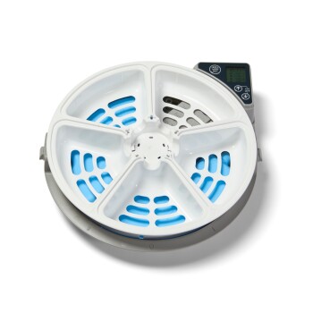 Edelstahl-Hundeschüssel mit fünf Fächern und einer zentralen Öffnung, entworfen für Portionskontrolle und einfaches Füttern.