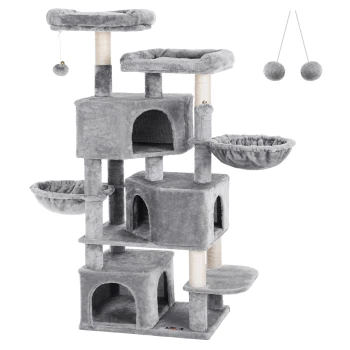 Grauer mehrstufiger Katzenbaum mit plüschigen Oberflächen, mehreren Plattformen, zwei hängenden Spielzeugen und gemütlichen Verstecken für Katzen.