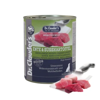 Dose Hundefutter, beschriftet mit "Dr. Clauder's Selected Meat: Ente & Süßkartoffel" mit sichtbaren Fleischstücken auf einem Schneidebrett.
