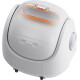 Weiße geschlossene automatische Katzentoilette mit durchsichtiger Klapptür, oranger Dichtung, seitlichem Steuerknopf und Lenkrollen.
