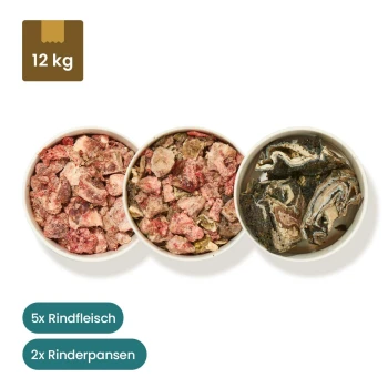 Haustierfutterauslage mit zwei 2 kg Beuteln Rindermuskelfleisch und zwei Schalen Rinderpansen, beschriftet "5 x Rindermuskel Fleisch" und "2 x Rinderpansen."