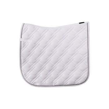 Weißes, gestepptes Sattelpad mit grauem Rand, mit einem Rautenmuster und einem Riemen zur Befestigung.