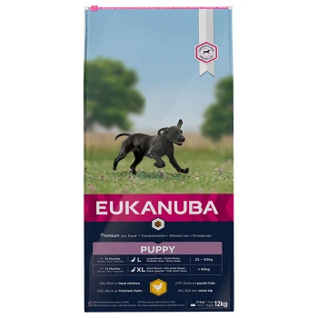 Eukanuba Welpen-Trockenfutterbeutel mit einem laufenden schwarzen Welpen auf einem Grasfeld, mit Text, der angibt, dass es für große Rassen geeignet ist und frisches Huhn enthält.