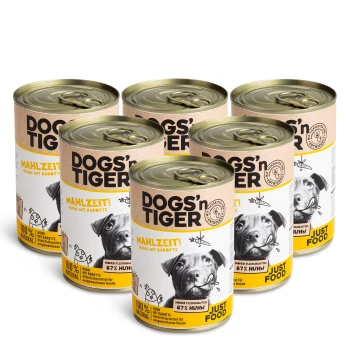 Mahlzeit 6x400 g Sechs Dosen DOGS'n TIGER Hundefutter, beschriftet mit "MAHLZEIT! Huhn mit Karotte," mit dem Gesicht eines Hundes und der Aufschrift "100% NATURAL" und "67% Huhn."