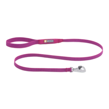 Eine lebhaft pinke Hundeleine mit gepolstertem Griff und einem Metallclip, mit dem Logo "RUFFWEAR" auf dem Griff.