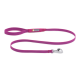 Eine lebhaft pinke Hundeleine mit gepolstertem Griff und einem Metallclip, mit dem Logo "RUFFWEAR" auf dem Griff.