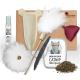 Eine Sammlung von Katzenspielzeugen und Katzenminze-Produkten, einschließlich eines Katzenminzsprays, eines Filzspielzeugs, eines Federstocks und einer Dose Katzenminze, alle mit dem Etikett "Kater Kasimir".