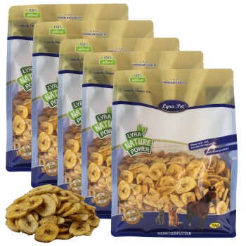 Fünf Beutel Lyra Pet Nature Power getrocknete Bananen-Leckerlis, je 1 kg, mit Bildern von Katze, Hund und Pferd auf der Verpackung.