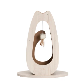 Holzspielzeug für Katzen mit modernem Design, ausgestattet mit einem hängenden Ball und einer Feder, markiert mit "Catit."