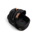 Eine stilvolle schwarze Haustiertrage mit einem Netzoberteil, Lederakzenten und einem sicheren Innenriemen, ideal für den Transport kleiner Haustiere.