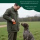 Nahaufnahme eines orangefarbenen, strapazierfähigen Hundespielzeugs aus Stoff mit verstärkten Nähten und einem schwarzen Riemen.